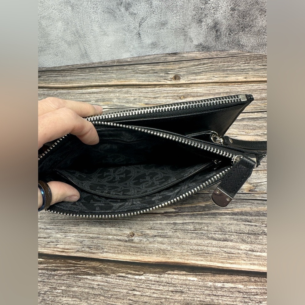 Guess folding wallet wristlet black patent vegan leather EUC - Picture 4 of 12